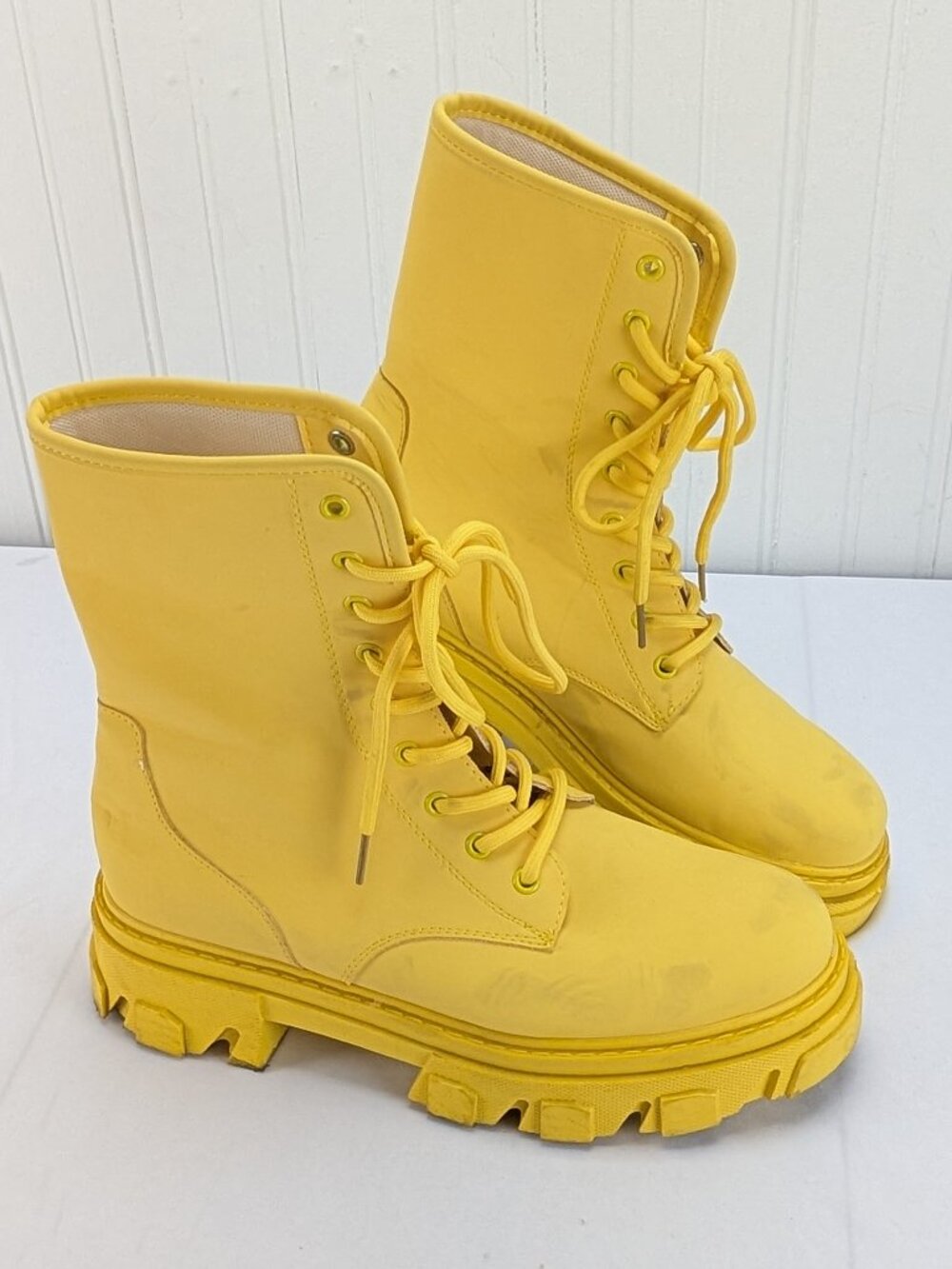 Cape Robbin Womens Chrisley Lug Sole Yellow Combat Boots Size 9 Lace Up Chunky